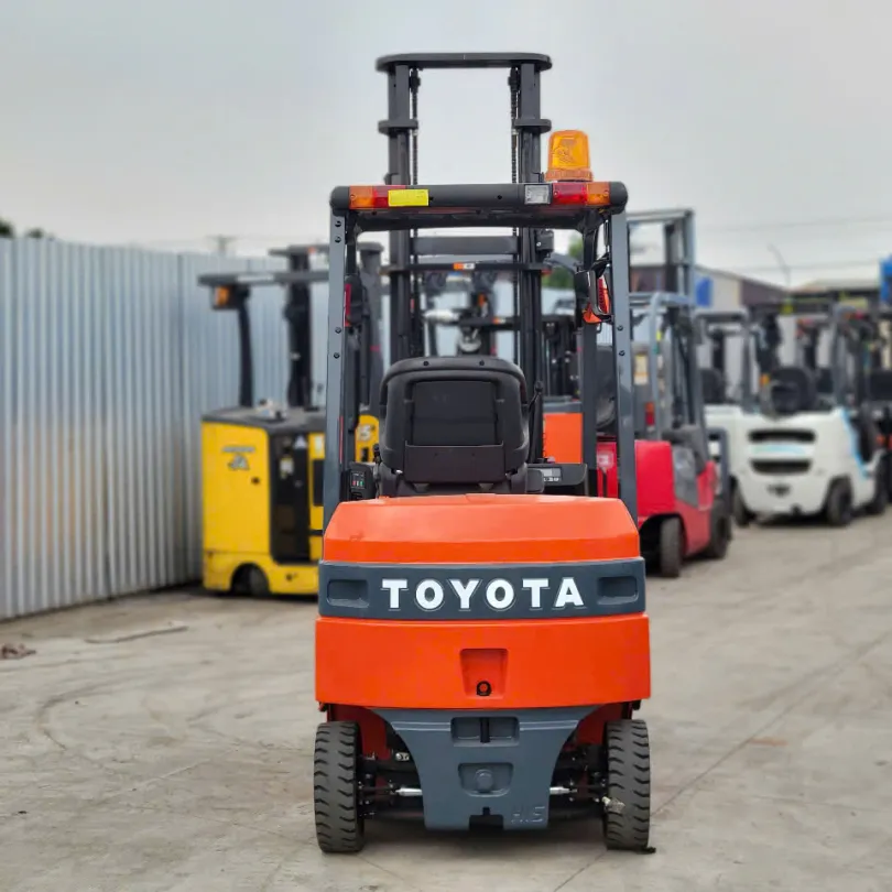 Xe nâng điện Toyota 1,5 tấn ngồi lái