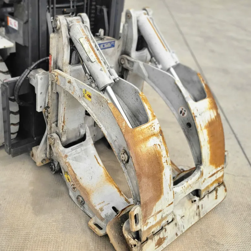 Xe nâng kẹp giấy tròn Unicarriers