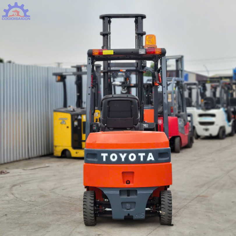 Xe nâng điện Toyota 1,5 tấn ngồi lái